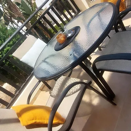 Modern Armonia Court アパート パラリムニ