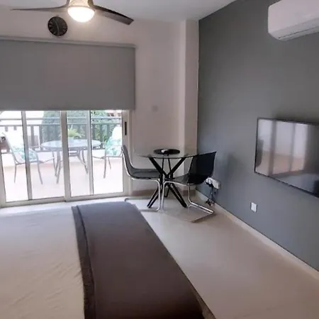 דירה Modern Armonia Court פאראלימני