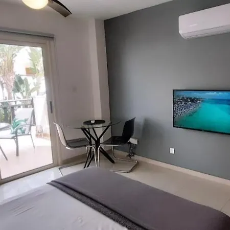 Modern Armonia Court דירה