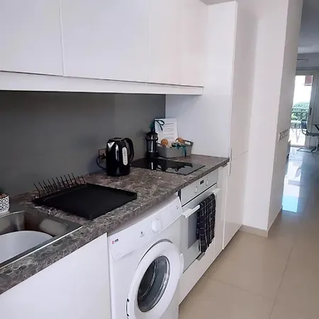 Modern Armonia Court דירה