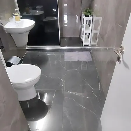 דירה Modern Armonia Court פאראלימני